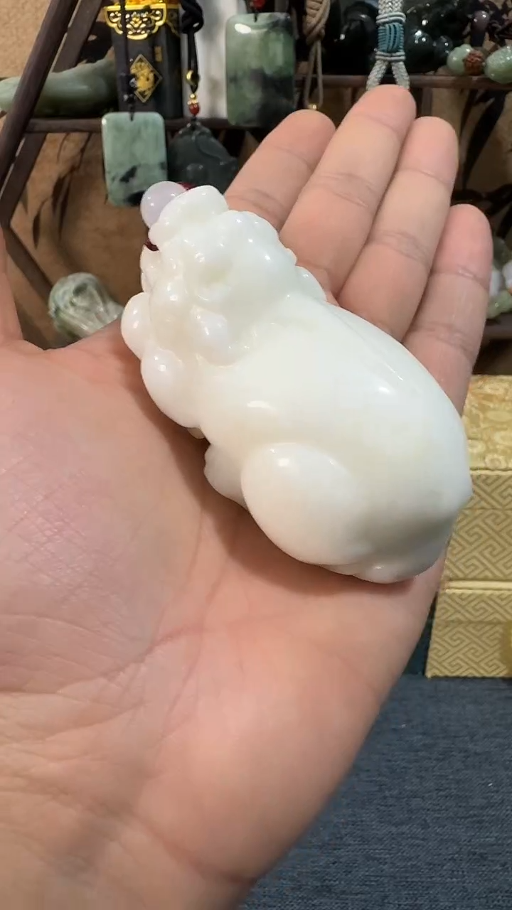 未镶嵌软玉挂件新疆米达 貔貅把件