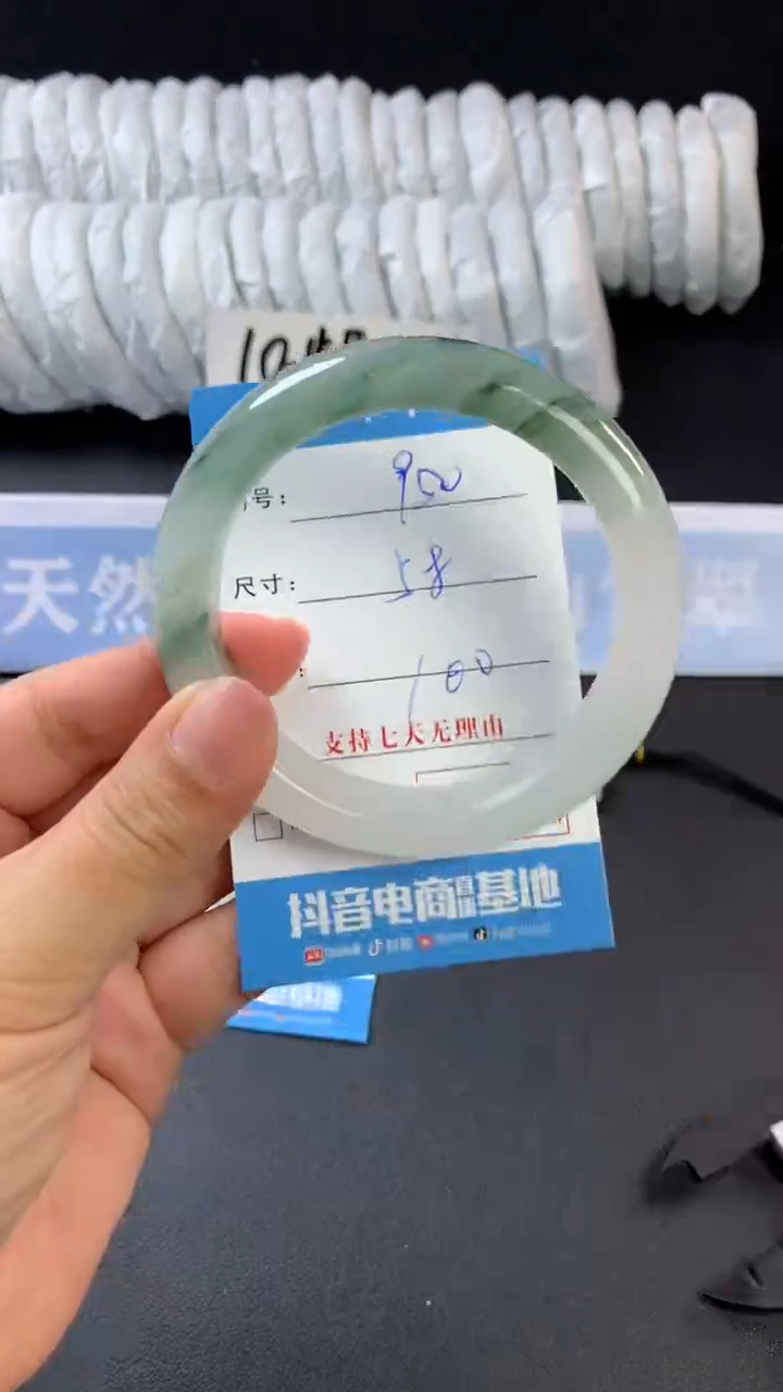 【闪购商品】石英质玉手镯未镶嵌C950