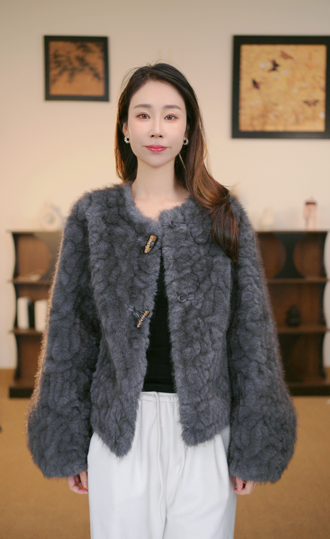 【晴晴】灰紫色女士短款毛毛外套设计师冬季气质精致-BDP95233