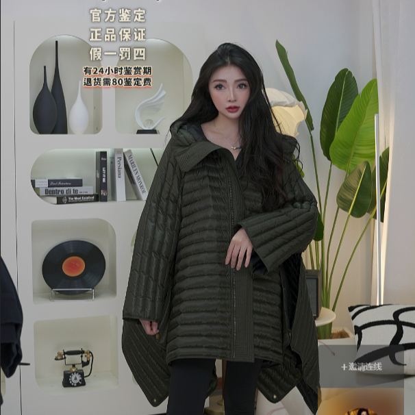全新未使用 BURBERRY/博柏利 斗篷羽绒服xs码 SS324
