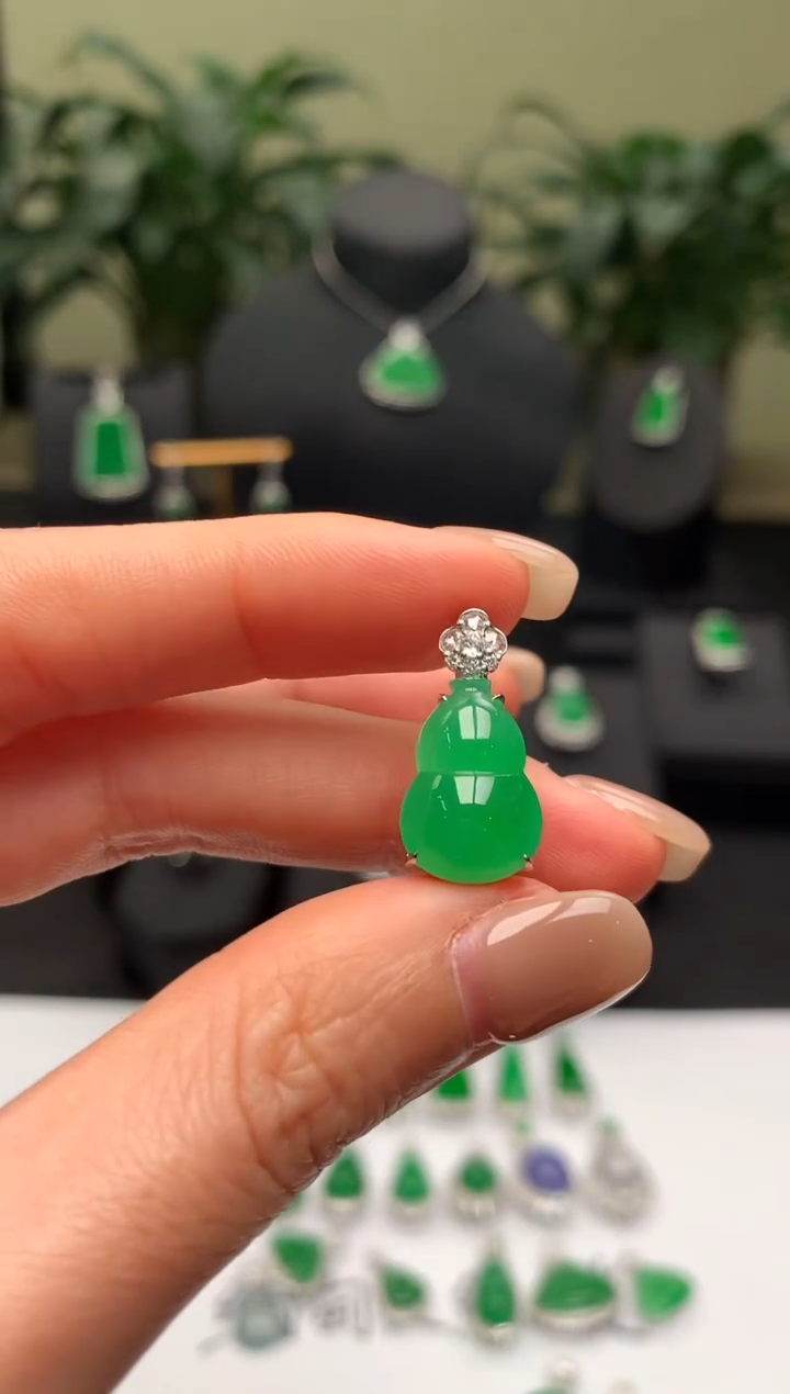 【闪购商品】翡翠颈饰18K金镶嵌葫芦