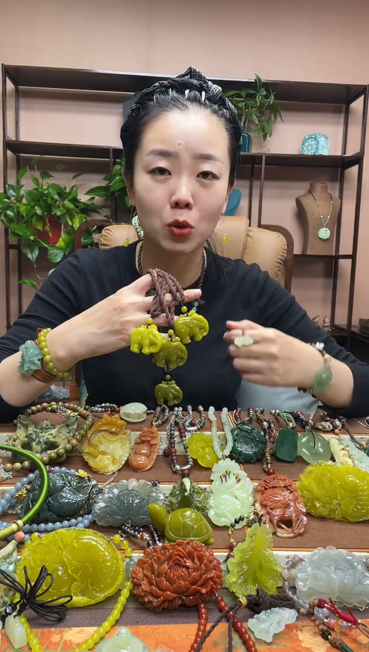 未镶嵌岫玉吊坠多样性发货发其中之一