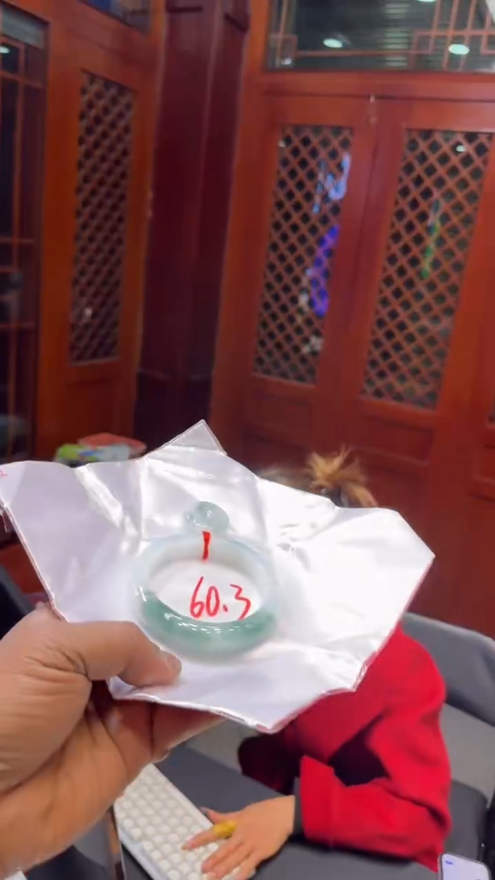 【闪购商品】翡翠手镯未镶嵌手镯