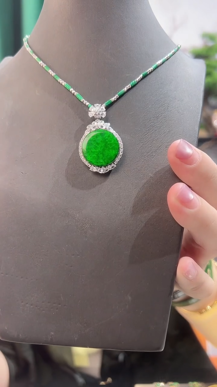 翡翠铂Pt950镶嵌颈饰8888888888