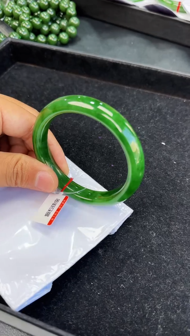 和田玉手镯未镶嵌老辣绿60.5圈口