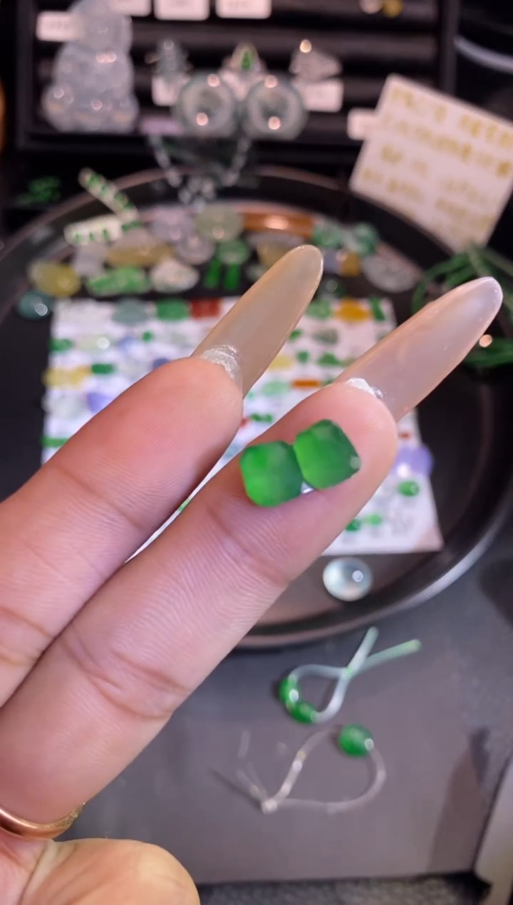 【闪购商品】翡翠挂件未镶嵌切割