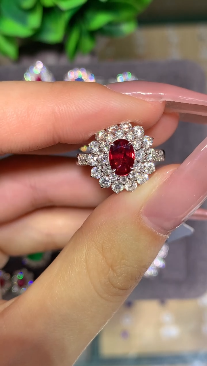 18K金镶嵌戒指红宝石1.02CT