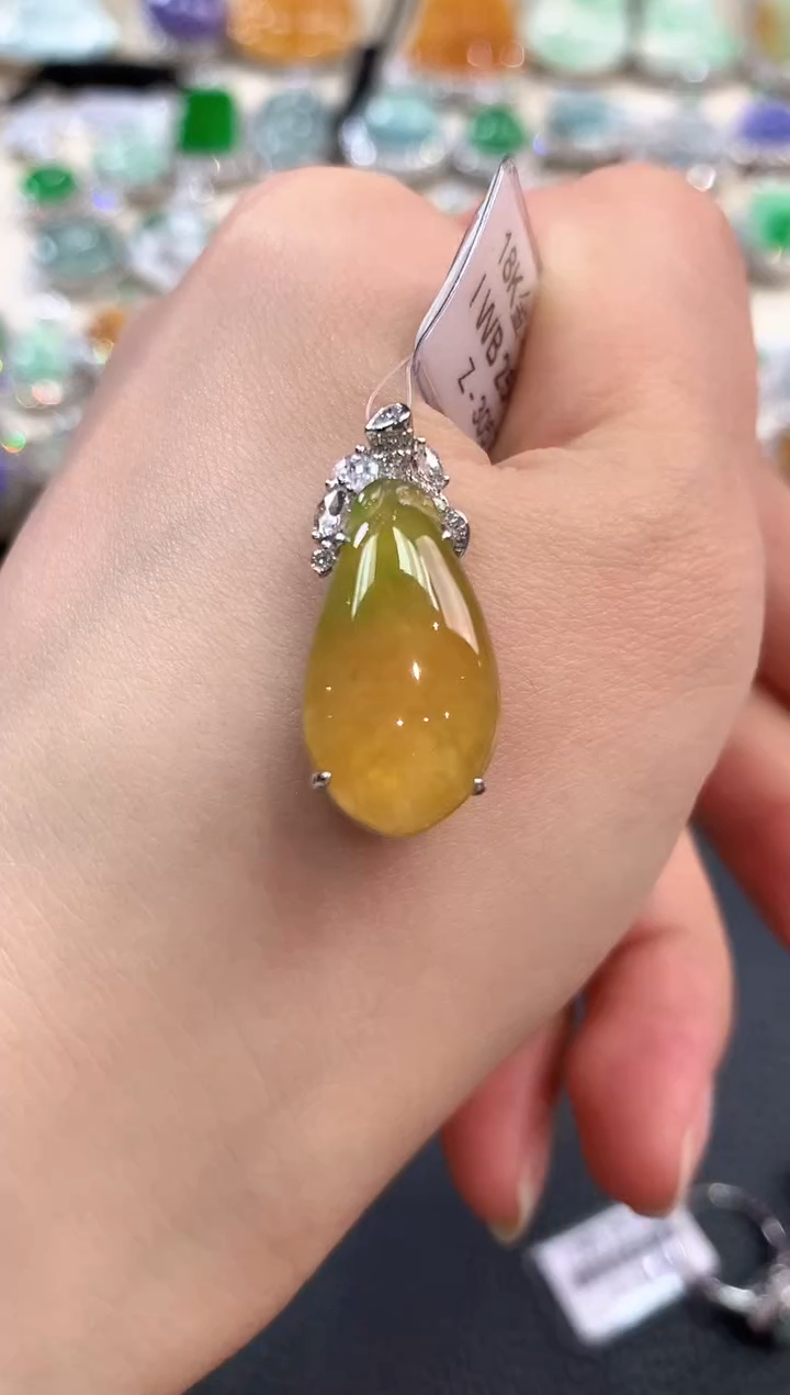 【闪购商品】翡翠吊坠(不含链)18K金镶嵌m28       