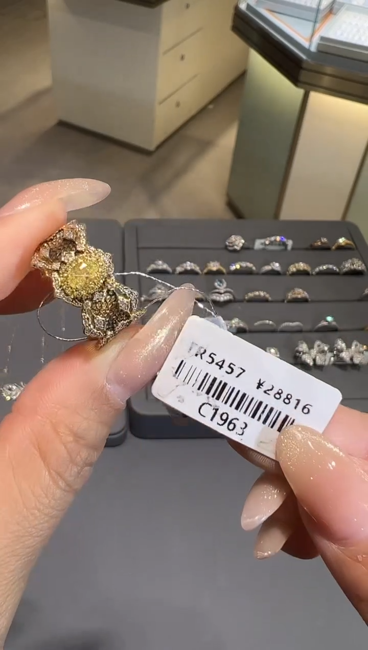 【闪购商品】钻石·18K金镶嵌黄钻戒指1963