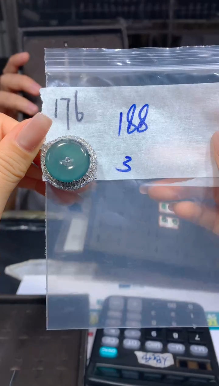 【闪购商品】定制翡翠未镶嵌176吊坠多样性拍一发一毛货定制抛光