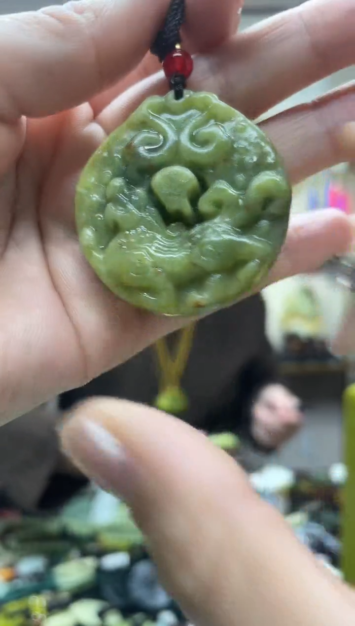 未镶嵌岫玉吊坠·