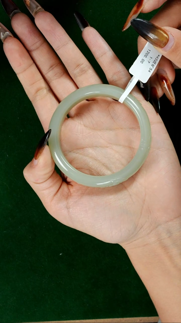 未镶嵌手镯和田玉且末近矿微色差54+