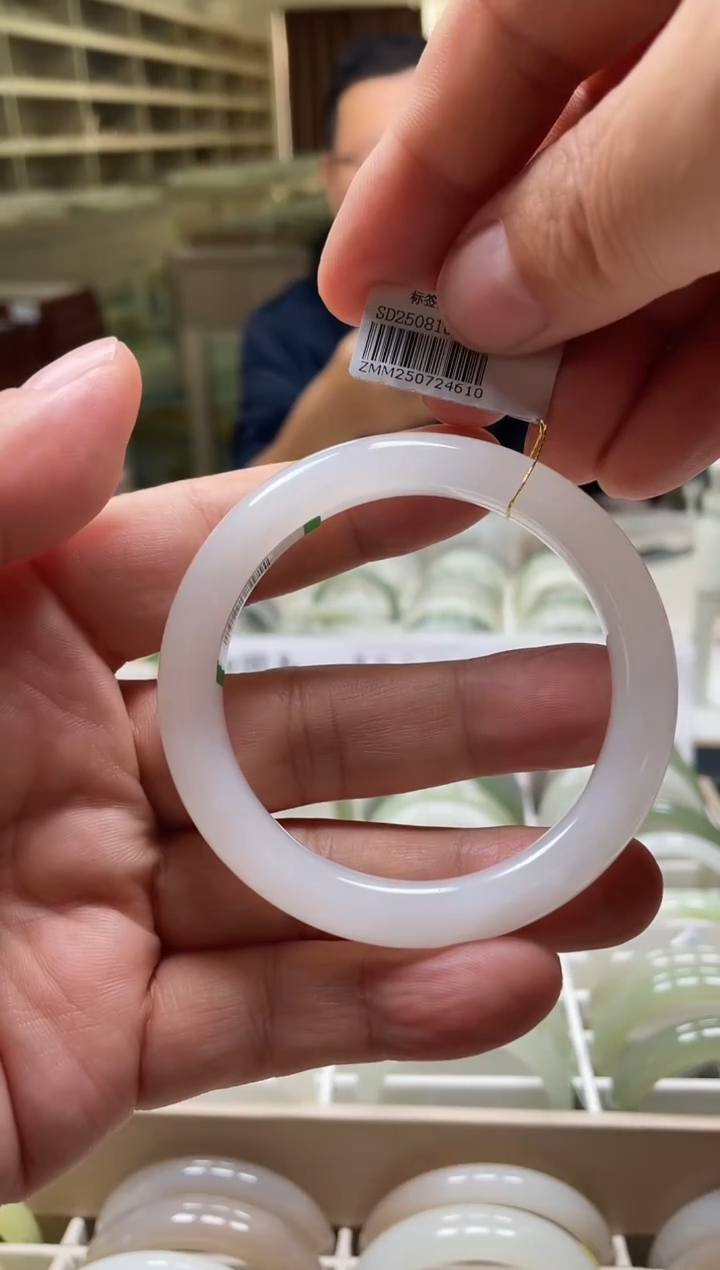 未镶嵌手镯和田玉55圈口 4610