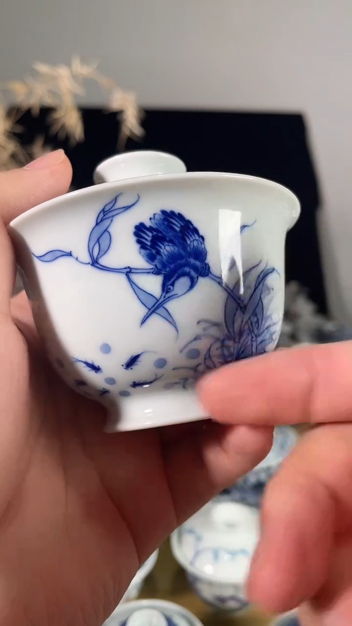 景德镇手工手绘青花单翠两才盖碗