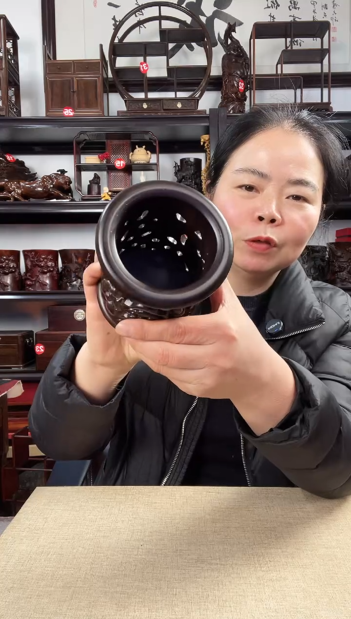 木灵芝笔筒老李红木工艺品