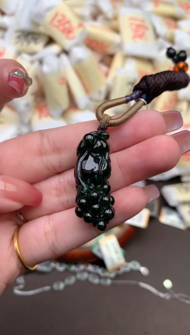 翡翠挂件未镶嵌—