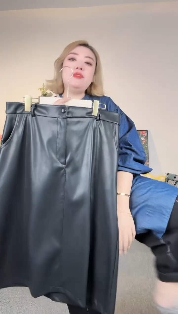 皮裙  穿200斤拍