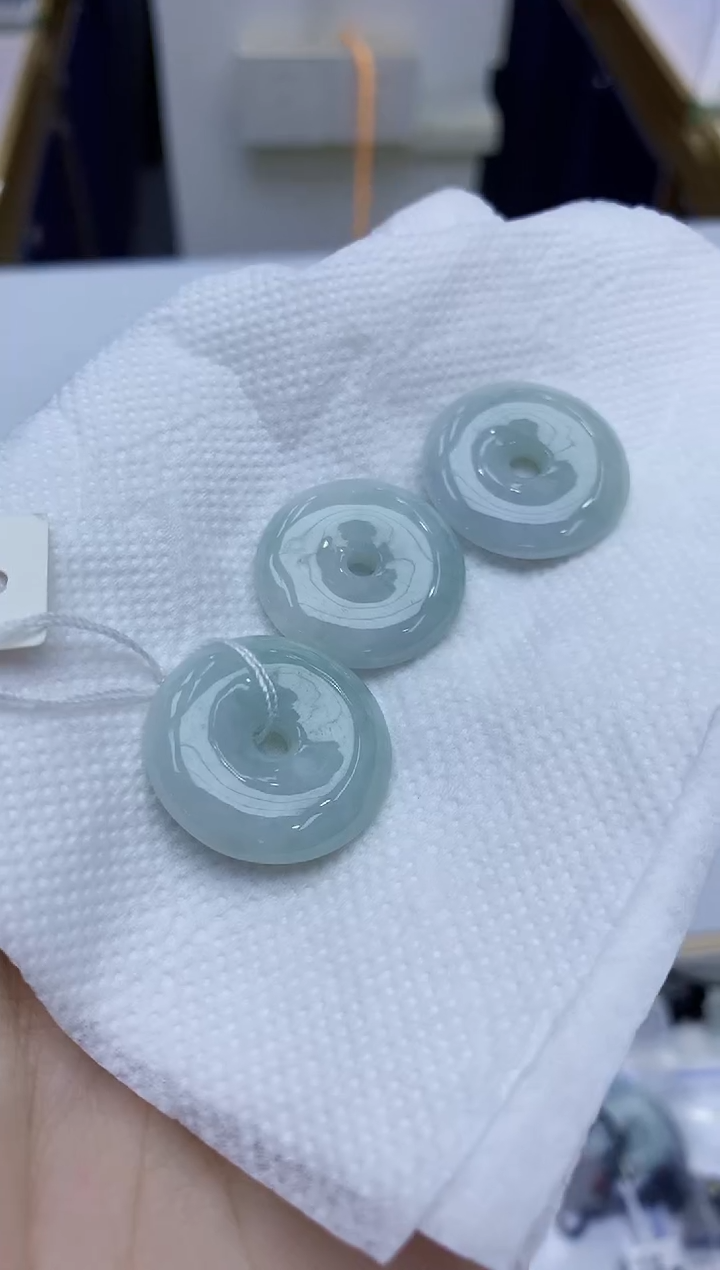 【闪购商品】翡翠吊坠(不含链)未镶嵌多样性发其一