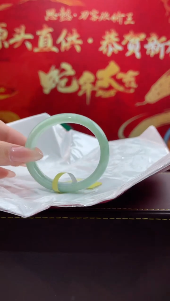 【闪购商品】翡翠手镯未镶嵌8翡翠手镯（微瑕）