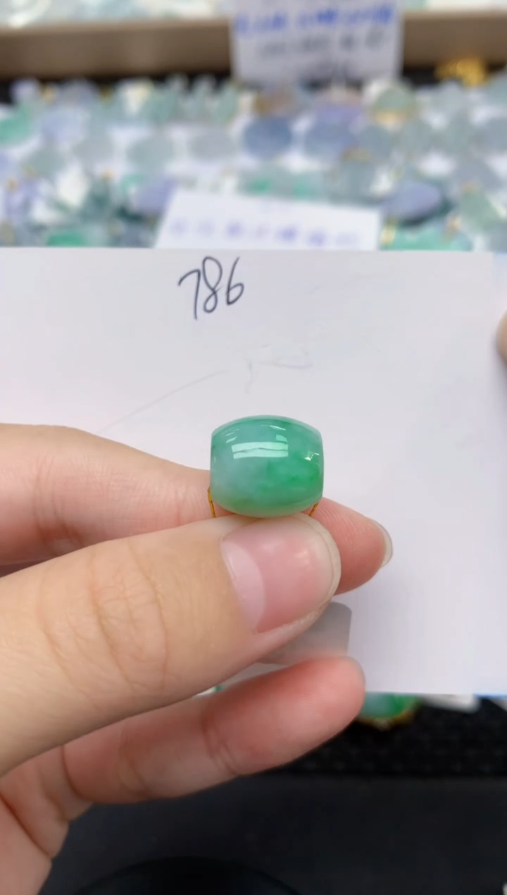 翡翠未镶嵌颈饰天然缅甸A货翡翠