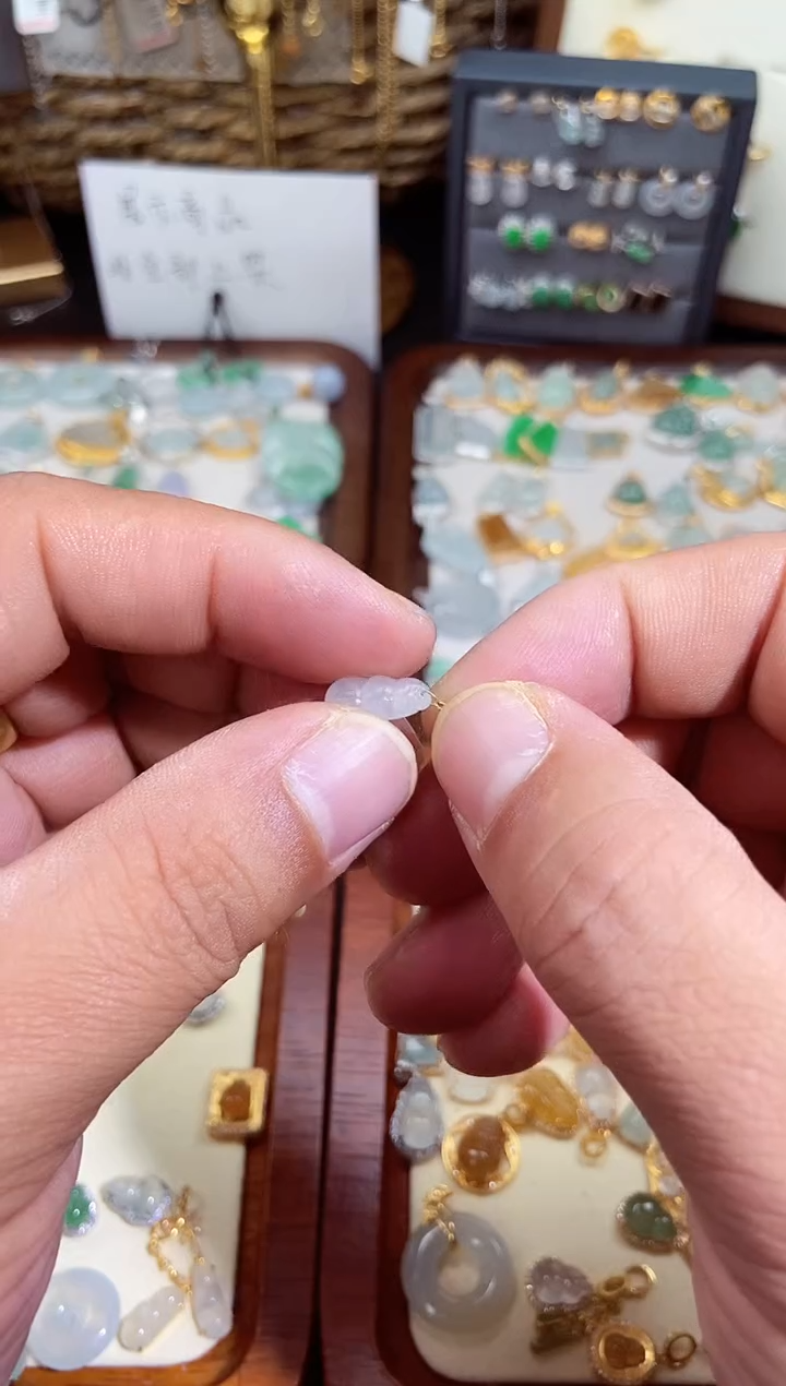 【闪购商品】翡翠吊坠(不含链)18K金镶嵌翡翠99