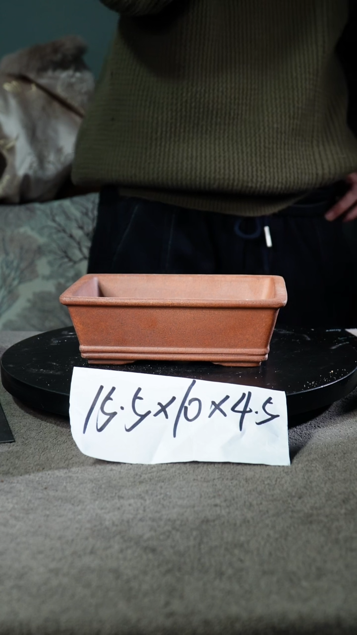 A宜兴紫砂小花盆