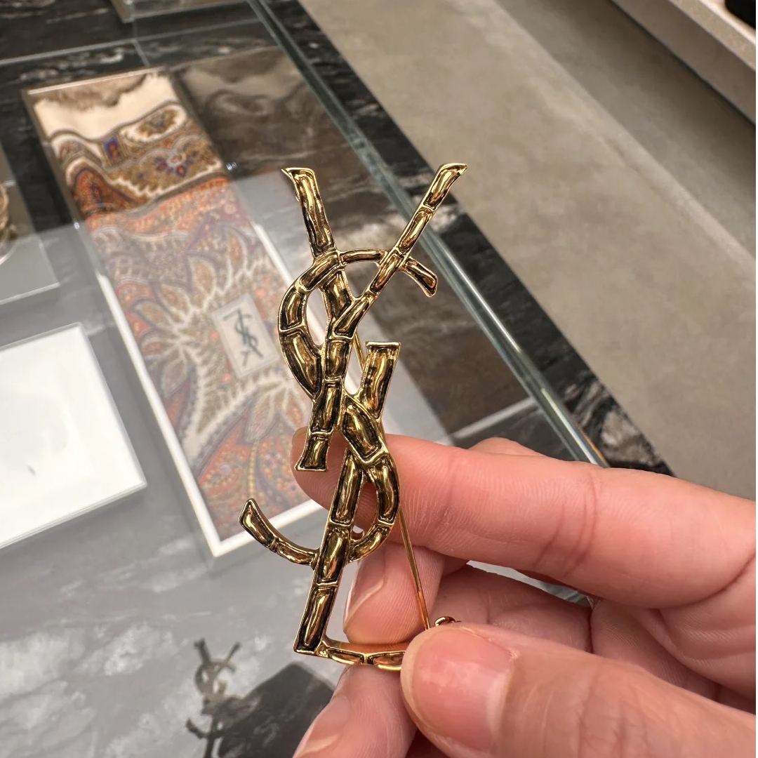 YSL/圣罗兰鳄鱼纹时尚做旧大LOGO金色胸针
