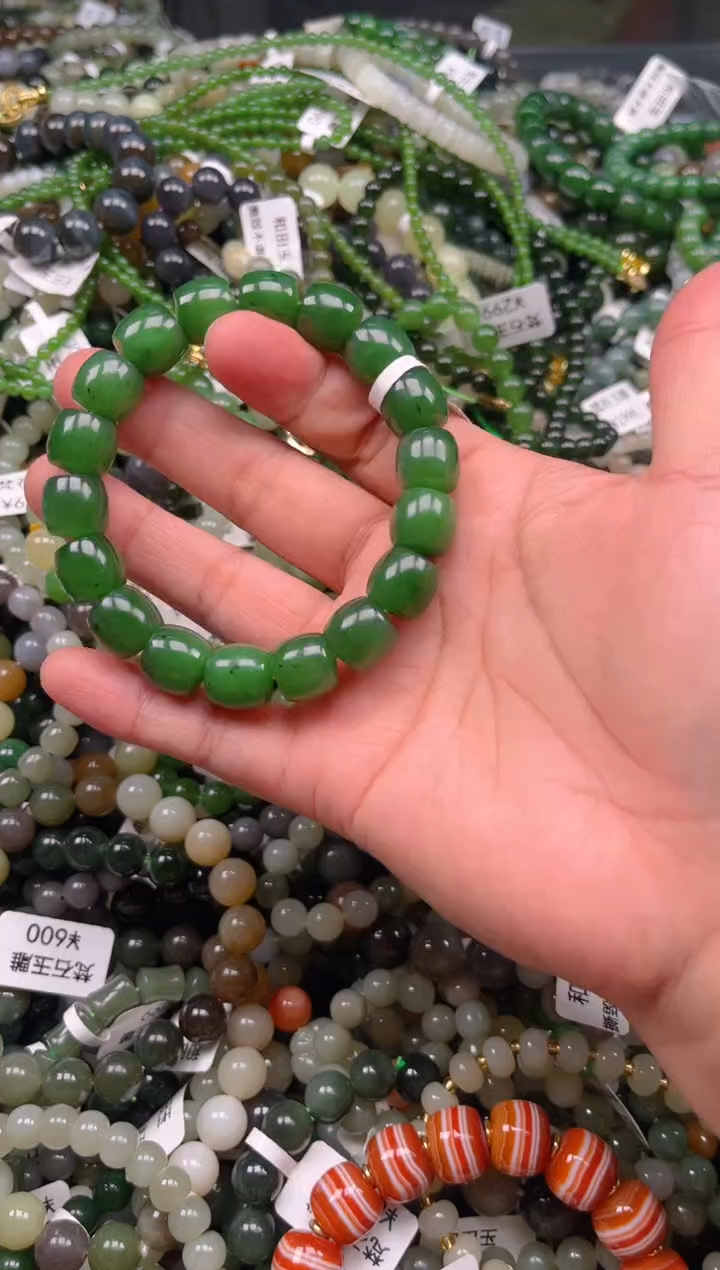 和田玉未镶嵌颈饰1