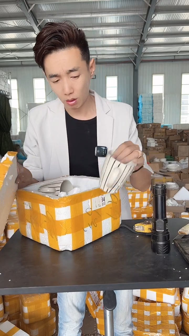 陶瓷餐具清退件  2支杯