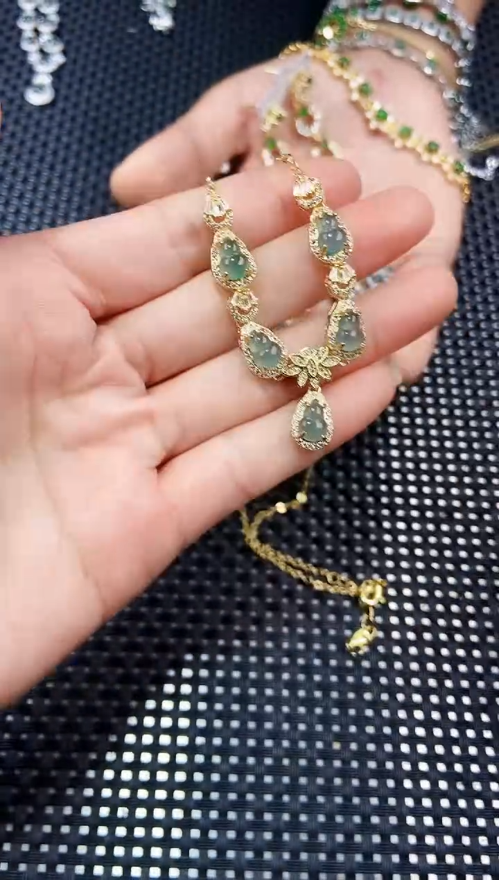 【闪购商品】翡翠颈饰未镶嵌111111111
