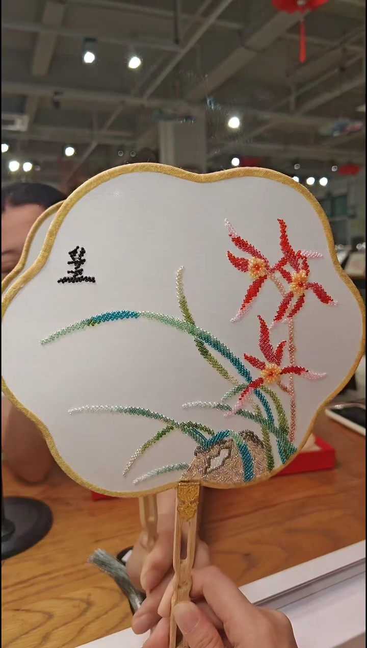 刺绣百师园珠绣团扇-兰