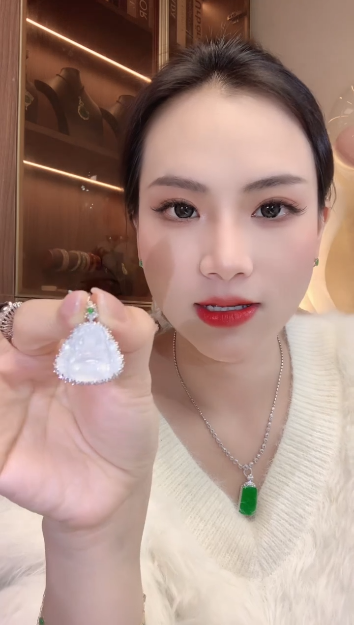 【闪购商品】翡翠吊坠(不含链)18K金镶嵌A35