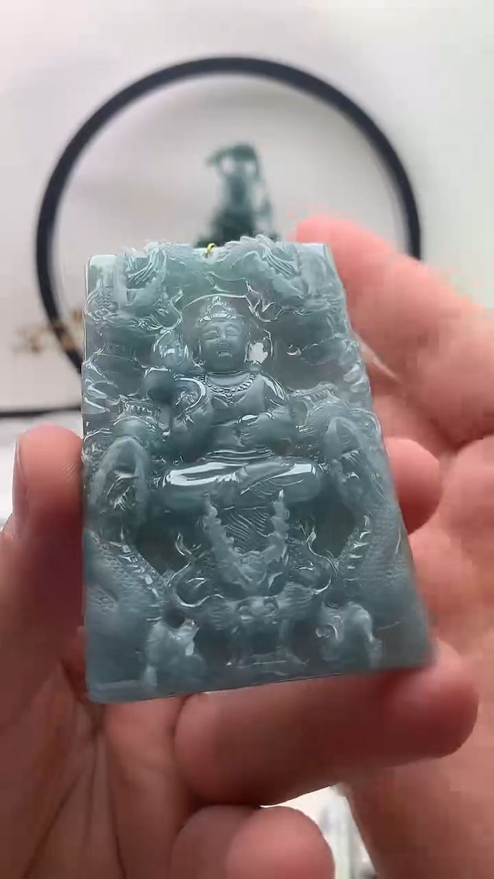 翡翠未镶嵌颈饰大势至