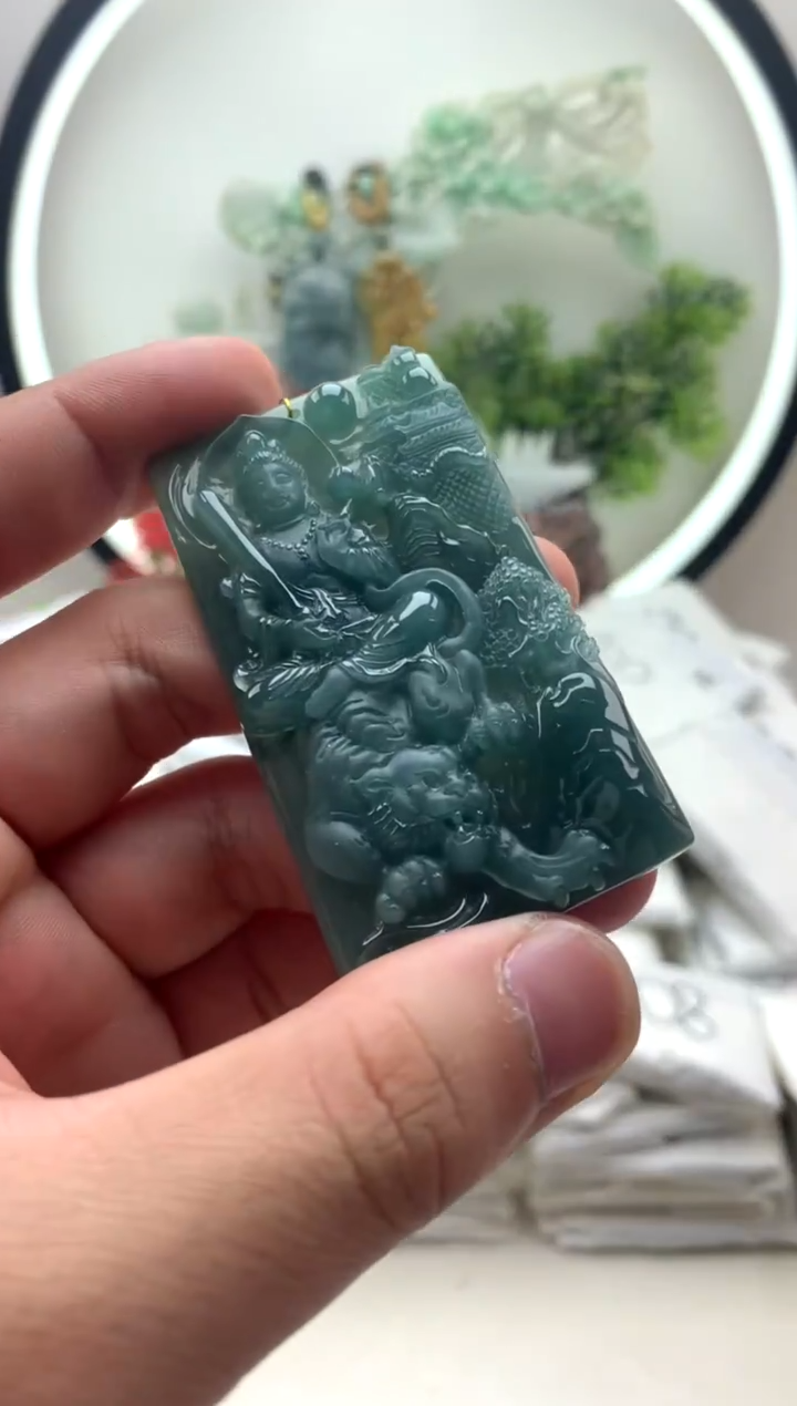颈饰未镶嵌翡翠虚空