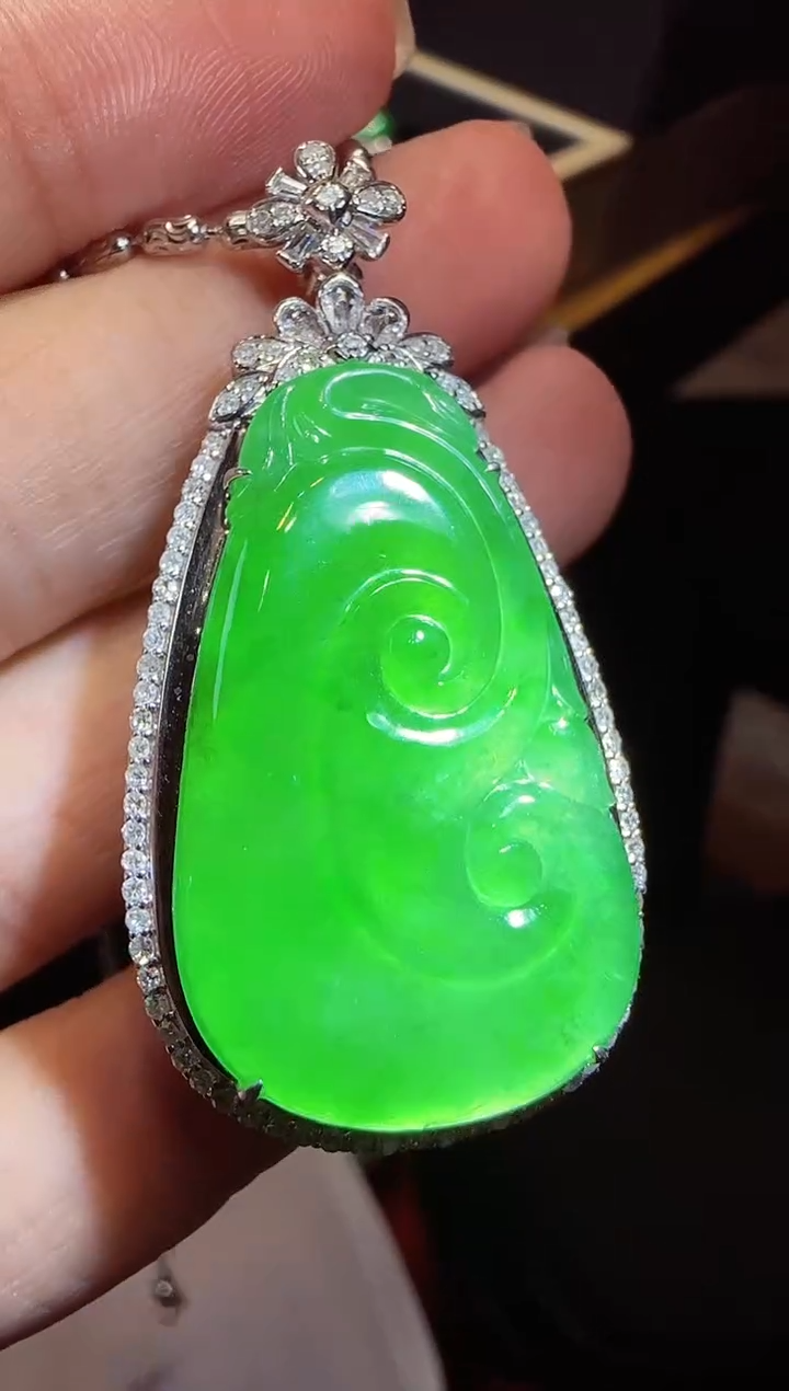 【闪购商品】翡翠吊坠(不含链)18K金镶嵌如意