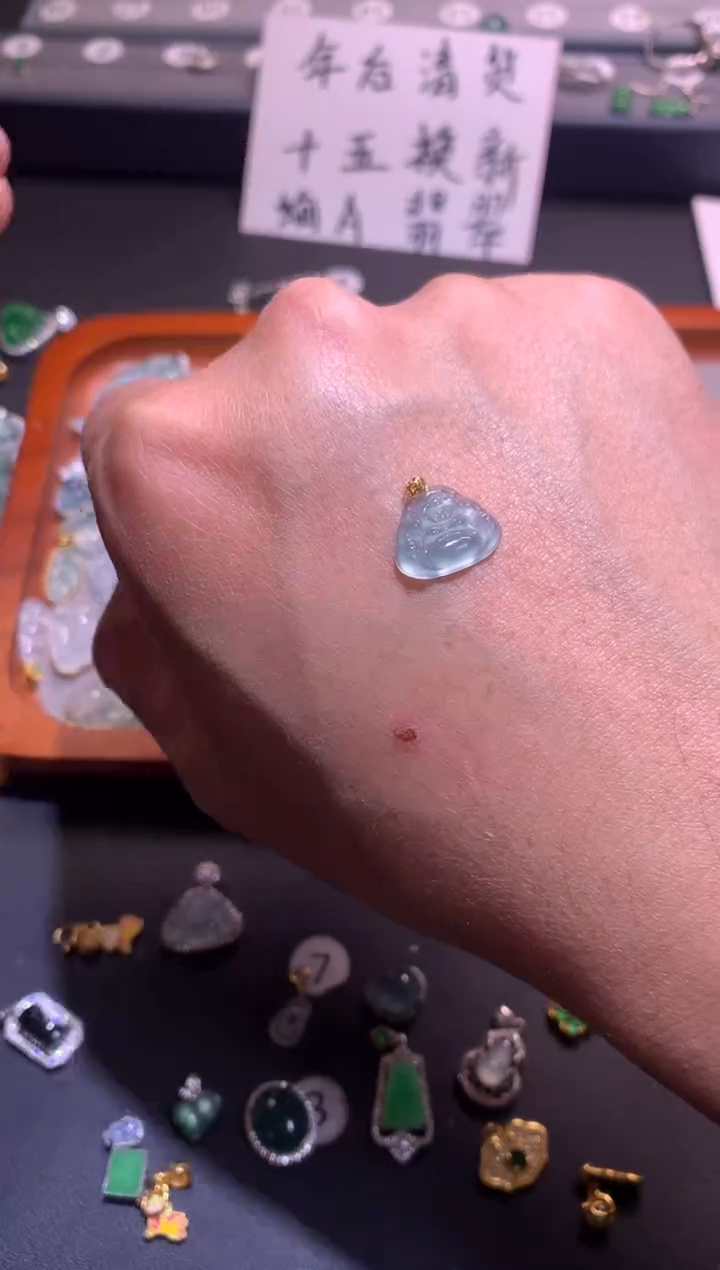 【闪购商品】翡翠吊坠(不含链)18K金镶嵌1