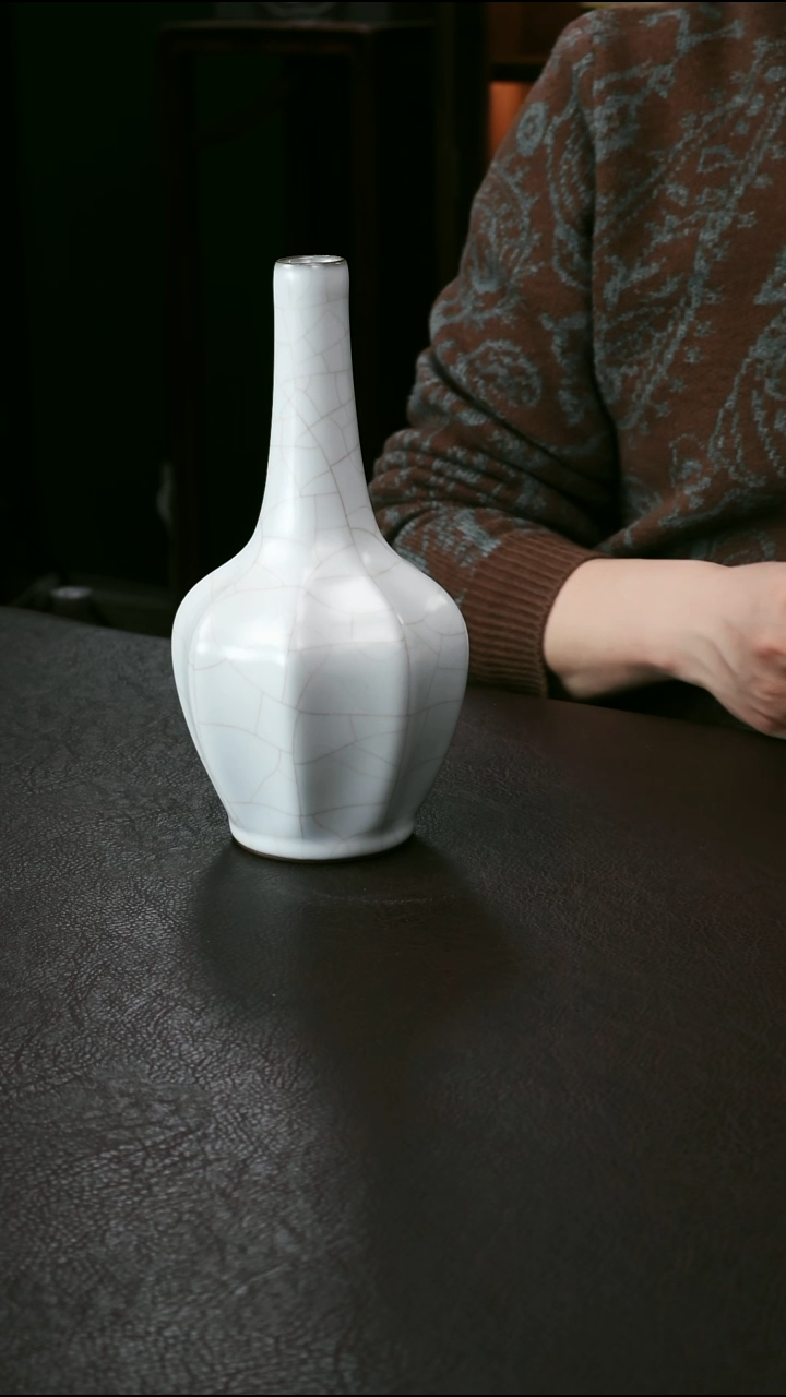 其他象牙白瓜棱瓶35