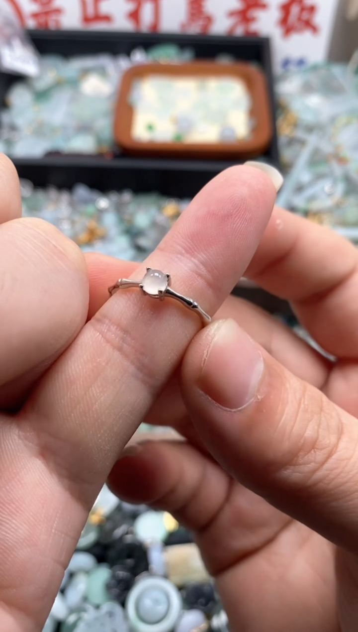 【闪购商品】翡翠颈饰未镶嵌哥哥