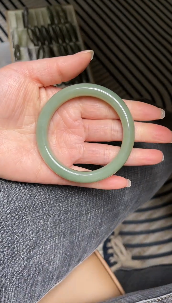 【闪购商品】和田玉手镯未镶嵌圈口60  D-3