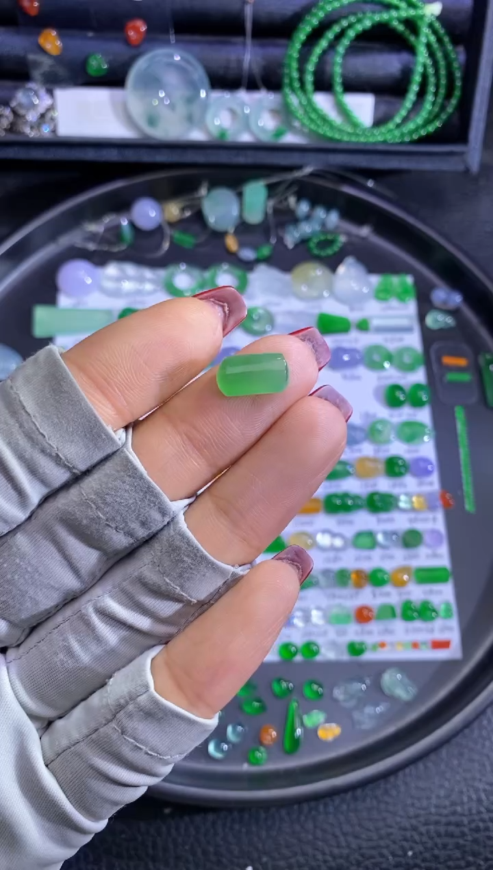 未镶嵌挂件翡翠马鞍