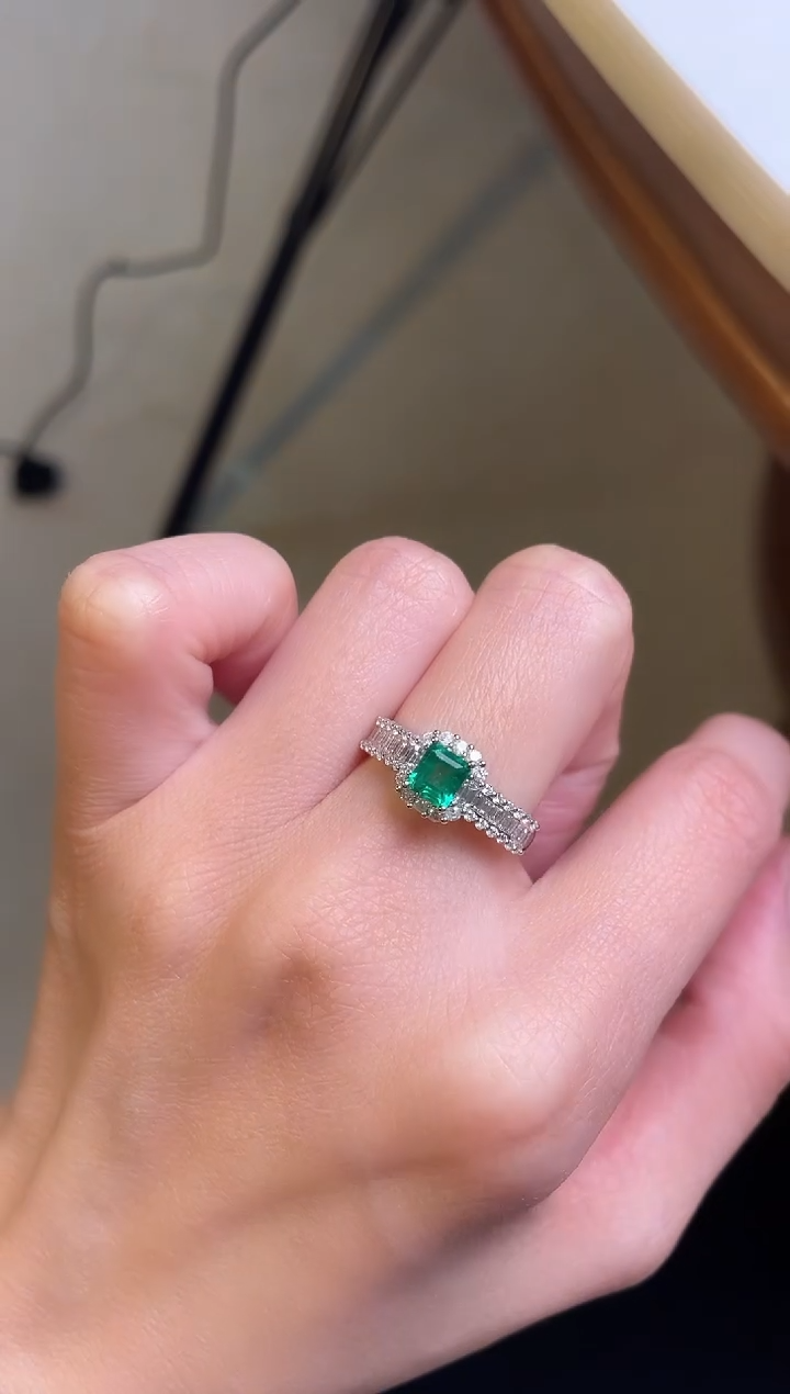 【闪购商品】祖母绿戒指18K金镶嵌斯瓦特主石：0.50ct