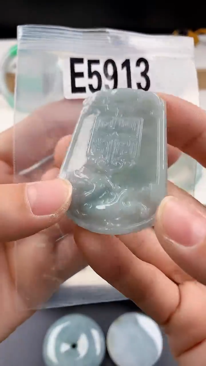 颈饰未镶嵌翡翠天然翡翠吊坠挂件