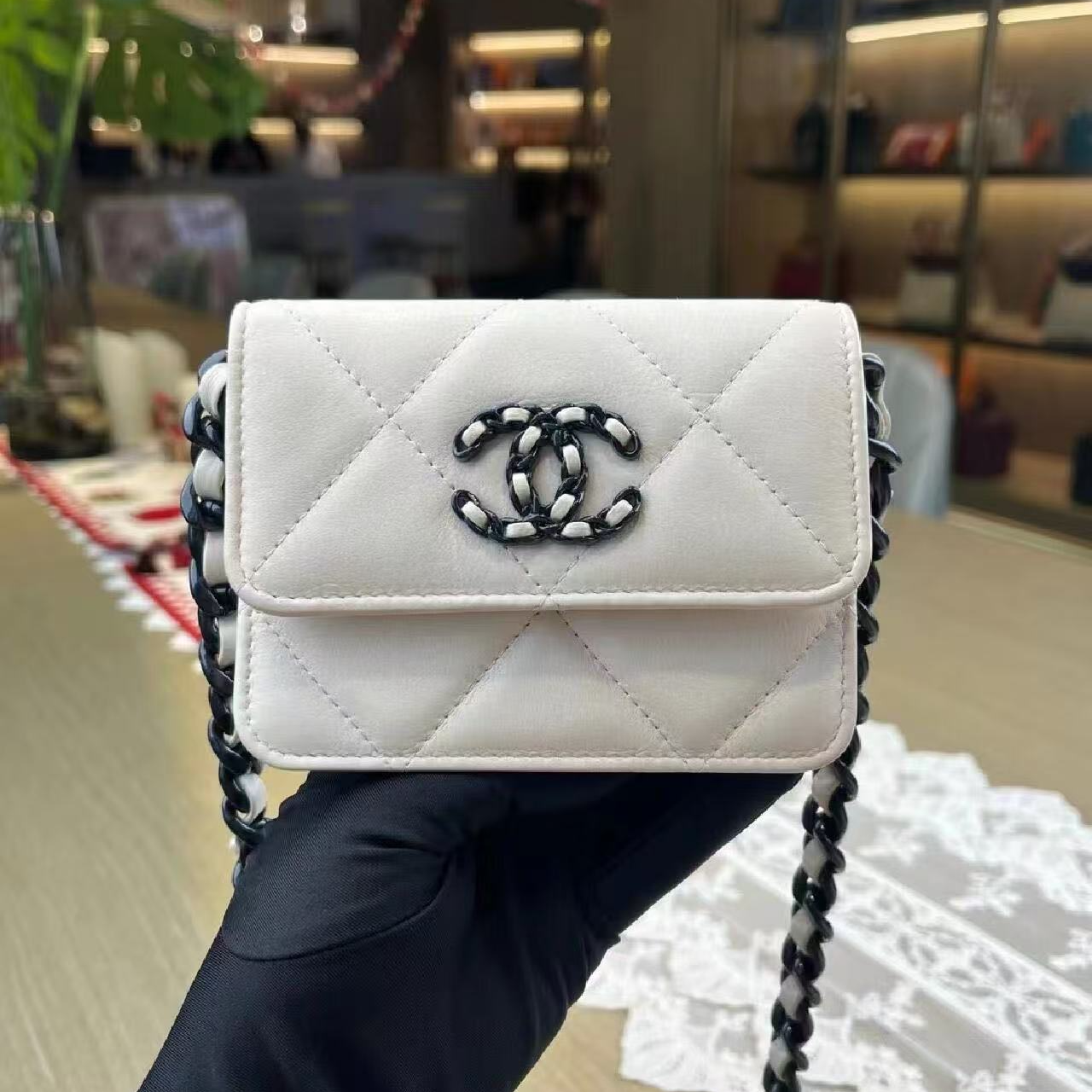 99新 Chanel/香奈儿 熊猫色迷你19bag链条包/31开