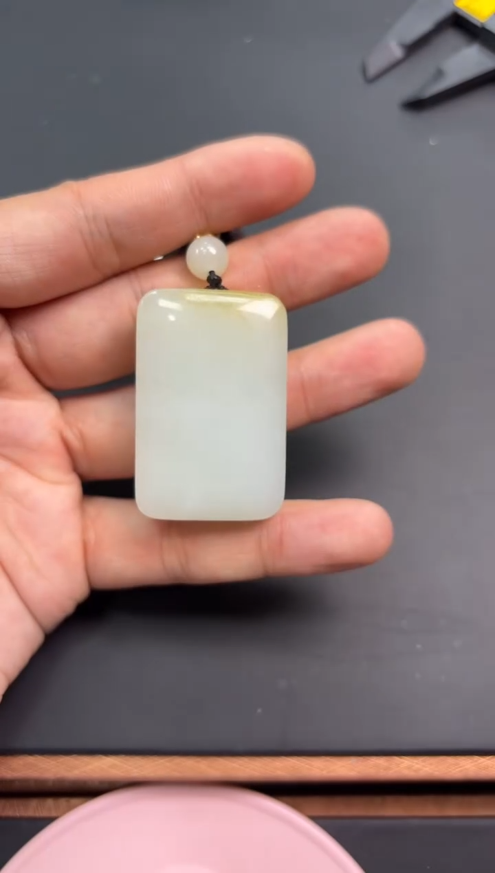 【闪购商品】和田玉吊坠(赠链)未镶嵌且末金山微色差吊坠