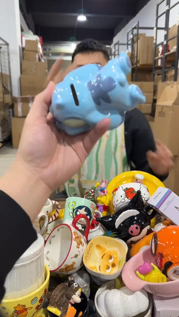 瓷片史迪仔趴着钱罐