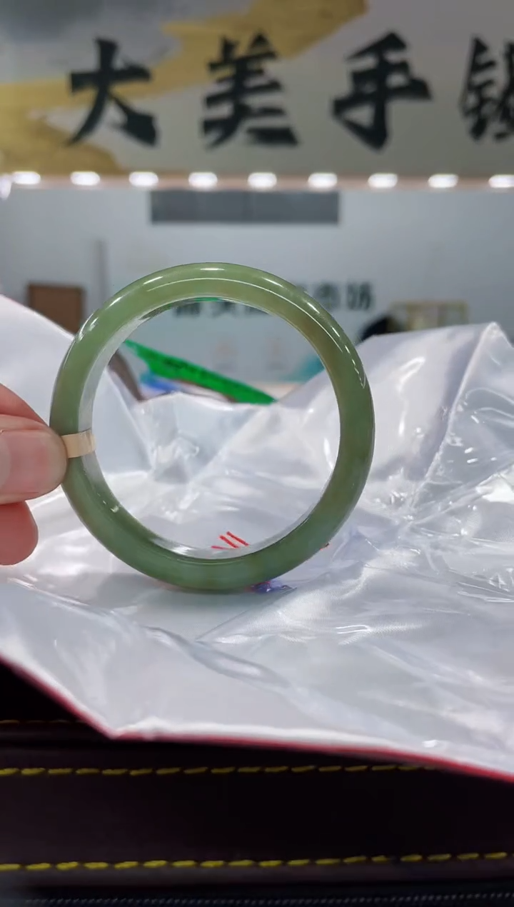 【闪购商品】翡翠手镯未镶嵌手镯