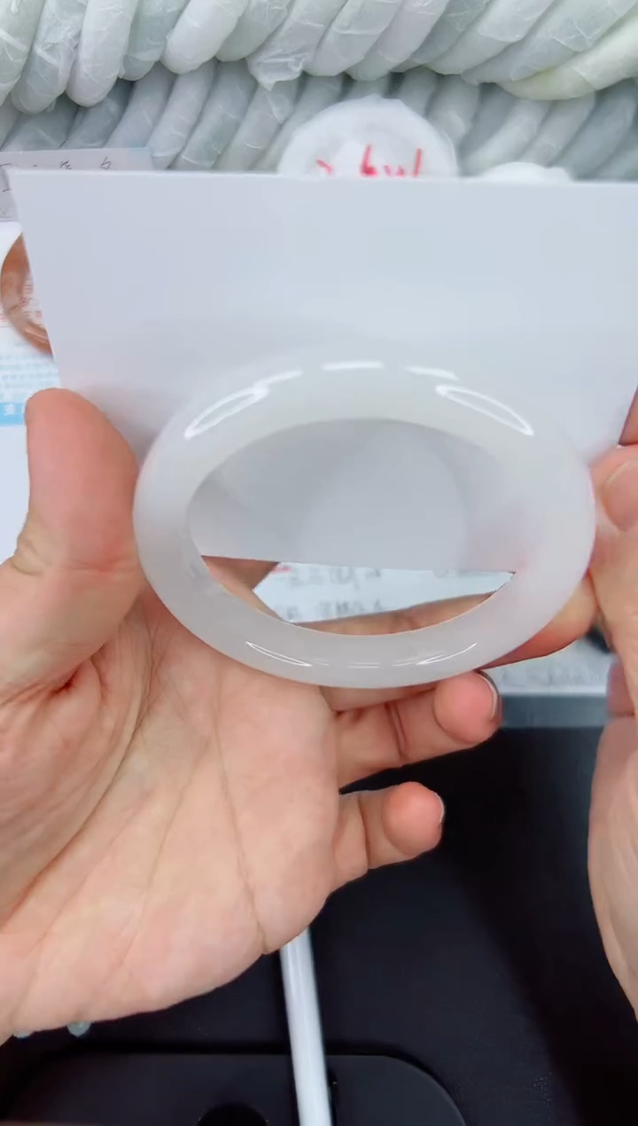 【闪购商品】石英质玉手镯未镶嵌295-58.5