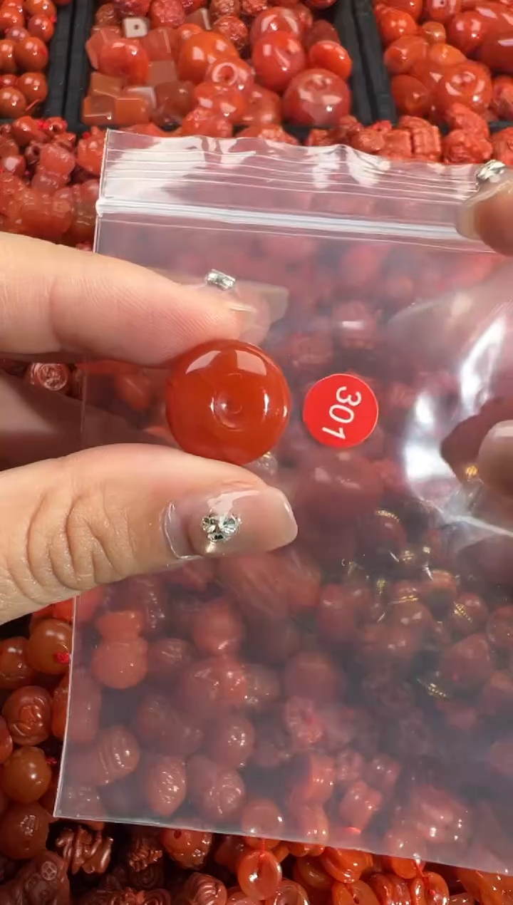 南红玛瑙未镶嵌颈饰1