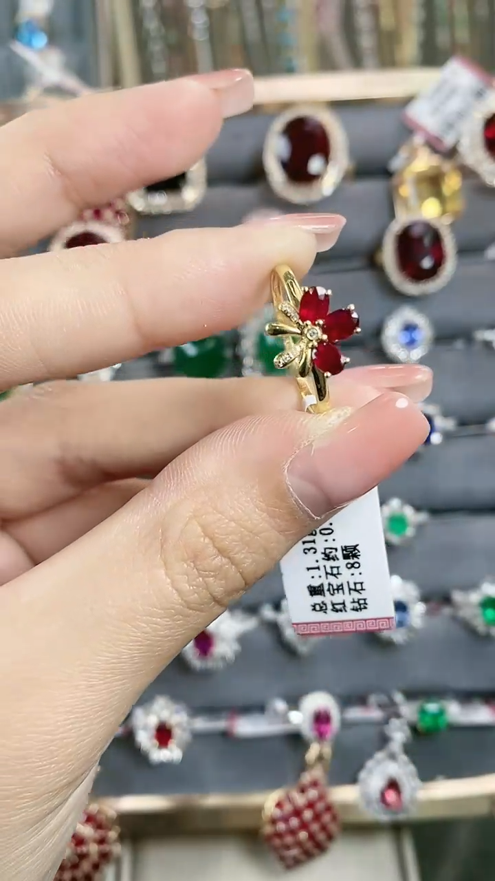 【闪购商品】红宝石戒指18K金镶嵌18K金镶嵌红宝石戒指