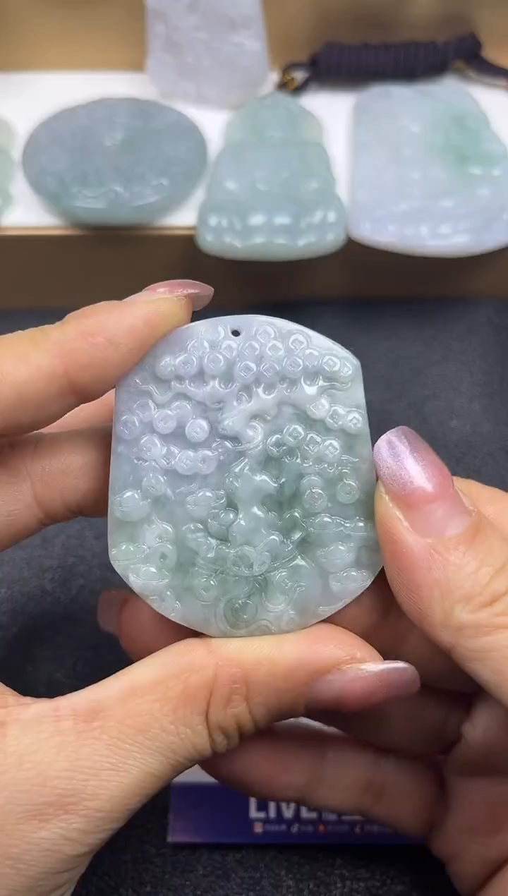 颈饰未镶嵌翡翠             